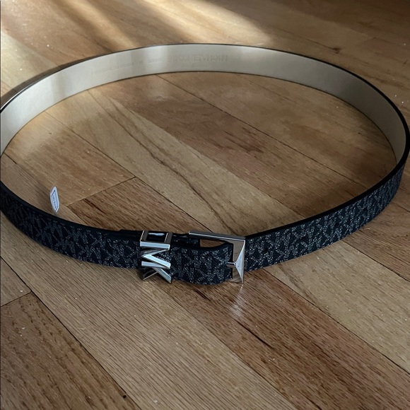 Woman’s Michael Kors belt